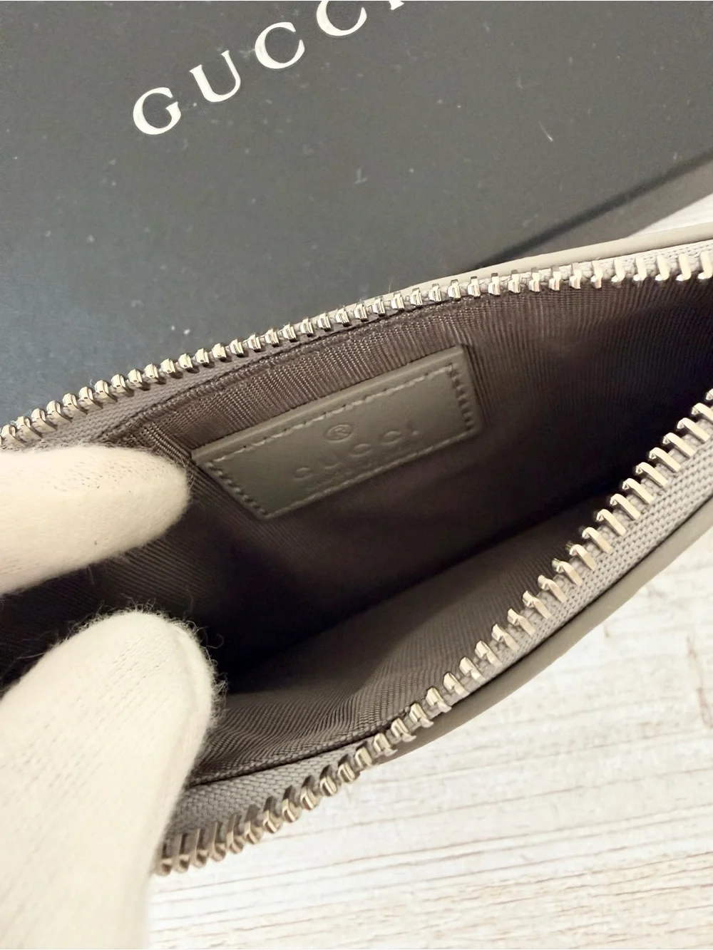 New Gucci GG leather mini wallet cardholder with zip, silver
